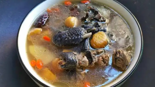 乌鸡汤的功效作用功能主治是什么，有什么功效作用好处？